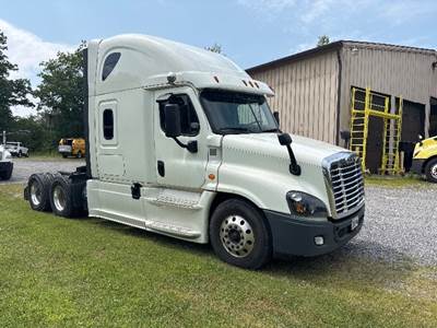 Freightliner Cascadia 125 Sleeper Semi Truck - 72" Integral Sleeper, 450HP, 12 Speed Automatic