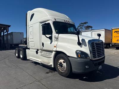 Freightliner Cascadia 125 Sleeper Semi Truck - 72" Integral Sleeper, Cummins 450HP, 10 Speed Manual