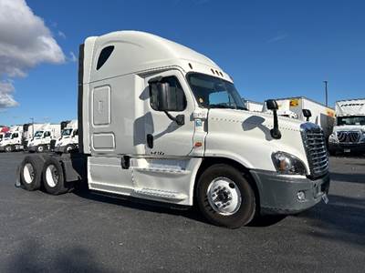Freightliner Cascadia 125 Sleeper Semi Truck - 72" Integral Sleeper, 455HP, 12 Speed Automatic