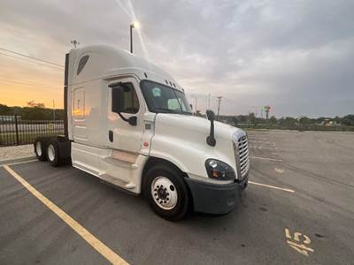 Freightliner Cascadia 125 Sleeper Semi Truck - 72" Integral Sleeper, 455HP, 12 Speed Automatic