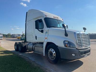 Freightliner Cascadia 125 Sleeper Semi Truck - 48" Integral Sleeper, 475HP, 10 Speed Manual