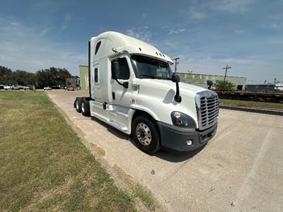 Freightliner Cascadia 125 Sleeper Semi Truck - 72" Integral Sleeper, 450HP, 12 Speed Automatic