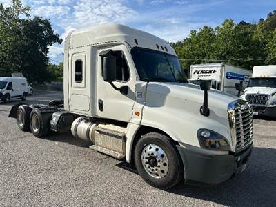Freightliner Cascadia 125 Sleeper Semi Truck - 48" Integral Sleeper, 475HP, 10 Speed Manual