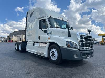 Freightliner Cascadia 125 Sleeper Semi Truck - 72" Integral Sleeper, 455HP, 12 Speed Automatic
