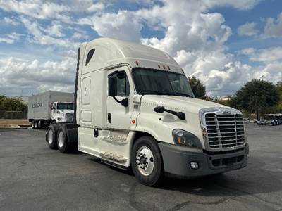 Freightliner Cascadia 125 Sleeper Semi Truck - 72" Integral Sleeper, 455HP, 12 Speed Automatic