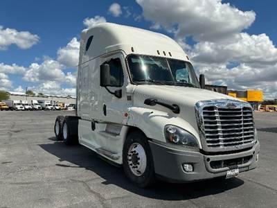 Freightliner Cascadia 125 Sleeper Semi Truck - 72" Integral Sleeper, 455HP, 12 Speed Automatic