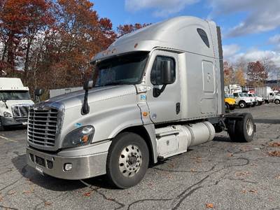 Freightliner Cascadia 125 Single Axle Sleeper Semi Truck - 72" Integral Sleeper, 450HP, 12 Speed Automatic