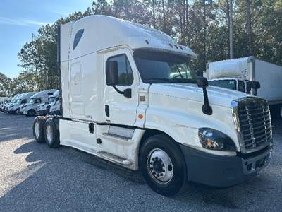 Freightliner Cascadia 125 Sleeper Semi Truck - 72" Integral Sleeper, 455HP, 12 Speed Automatic