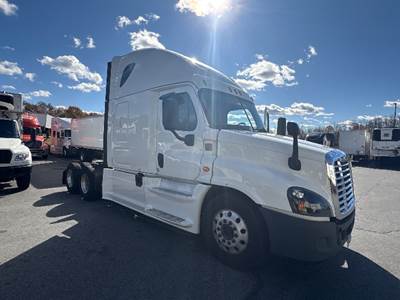 Freightliner Cascadia 125 Sleeper Semi Truck - 72" Integral Sleeper, 505HP, 12 Speed Automatic