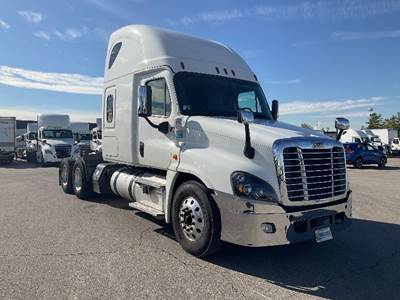Freightliner Cascadia 125 Sleeper Semi Truck - 72" Integral Sleeper, 455HP, 12 Speed Automatic
