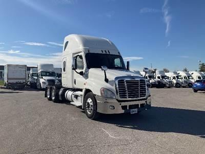 Freightliner Cascadia 125 Sleeper Semi Truck - 72" Integral Sleeper, 455HP, 12 Speed Automatic