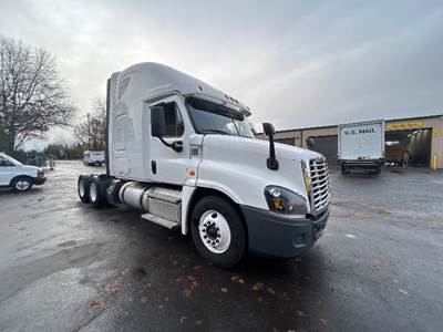 Freightliner Cascadia 125 Sleeper Semi Truck - 72" Integral Sleeper, 450HP, 10 Speed Manual