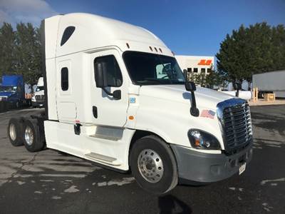 Freightliner Cascadia 125 Sleeper Semi Truck - 60" Integral Sleeper, 475HP, 12 Speed Automatic