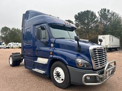 Freightliner Cascadia 125 Single Axle Sleeper Semi Truck - 48" Integral Sleeper, 455HP, 12 Speed Automatic