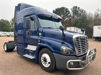 Freightliner Cascadia 125 Single Axle Sleeper Semi Truck - 48" Integral Sleeper, 455HP, 12 Speed Automatic