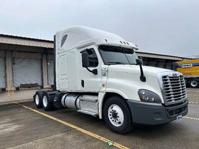Freightliner Cascadia 125 Sleeper Semi Truck - 72" Integral Sleeper, 450HP, 10 Speed Manual