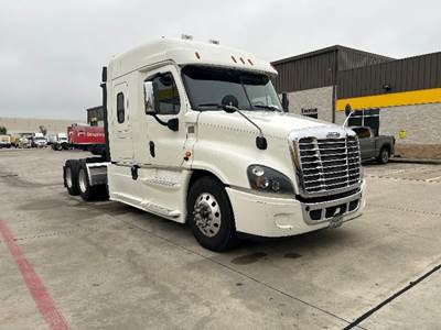 Freightliner Cascadia 125 Sleeper Semi Truck - 60" Integral Sleeper, 455HP, 10 Speed Manual