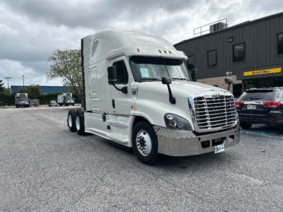 Freightliner Cascadia 125 Sleeper Semi Truck - 72" Integral Sleeper, 505HP, 12 Speed Automatic