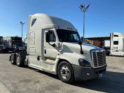 Freightliner Cascadia 125 Sleeper Semi Truck - 72" Integral Sleeper, 455HP, 12 Speed Automatic