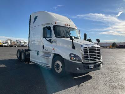 Freightliner Cascadia 125 Sleeper Semi Truck - 72" Integral Sleeper, 455HP, 12 Speed Automatic