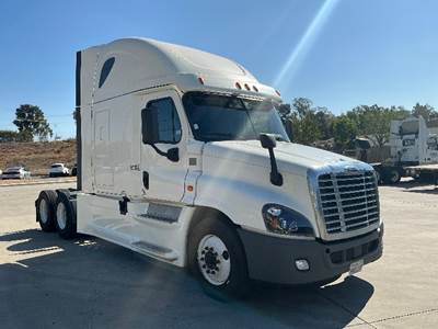Freightliner Cascadia 125 Sleeper Semi Truck - 72" Integral Sleeper, 455HP, 10 Speed Manual