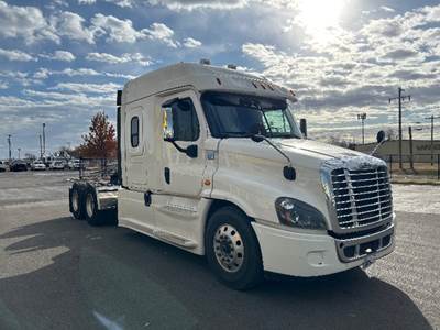 Freightliner Cascadia 125 Sleeper Semi Truck - 60" Integral Sleeper, 455HP, 10 Speed Manual