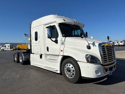 Freightliner Cascadia 125 Sleeper Semi Truck - 60" Integral Sleeper, 455HP, 10 Speed Manual