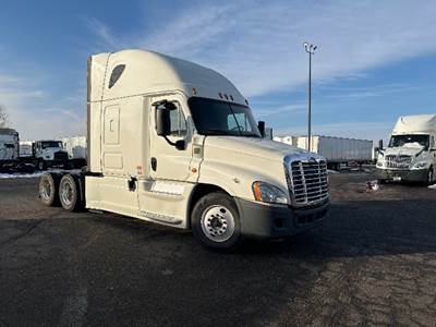 Freightliner Cascadia 125 Sleeper Semi Truck - 72" Integral Sleeper, 450HP, 10 Speed Manual
