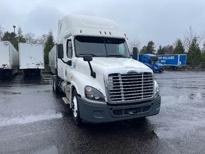 Freightliner Cascadia 125 Sleeper Semi Truck - 72" Integral Sleeper, 450HP, 10 Speed Manual