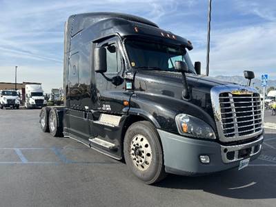 Freightliner Cascadia 125 Sleeper Semi Truck - 72" Integral Sleeper, 455HP, 10 Speed Manual