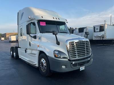 Freightliner Cascadia 125 Sleeper Semi Truck - 72" Integral Sleeper, 450HP, 12 Speed Automatic
