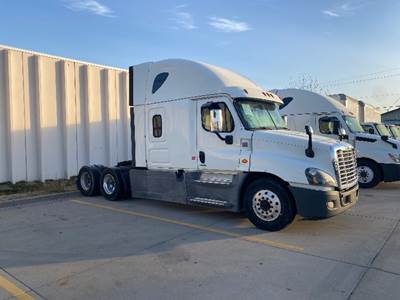 Freightliner Cascadia 125 Sleeper Semi Truck - 71" Integral Sleeper, 475HP, 10 Speed Manual