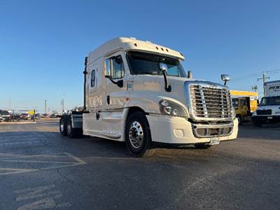 Freightliner Cascadia 125 Sleeper Semi Truck - 60" Integral Sleeper, 455HP, 10 Speed Manual