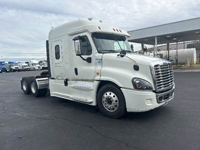 Freightliner Cascadia 125 Sleeper Semi Truck - 60" Integral Sleeper, 455HP, 10 Speed Manual