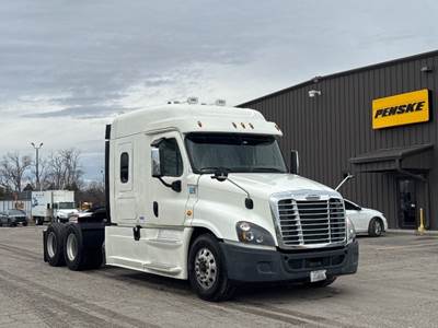 Freightliner Cascadia 125 Sleeper Semi Truck - 60" Integral Sleeper, 455HP, 10 Speed Manual