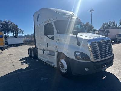 Freightliner Cascadia 125 Sleeper Semi Truck - 72" Integral Sleeper, 455HP, 12 Speed Automatic