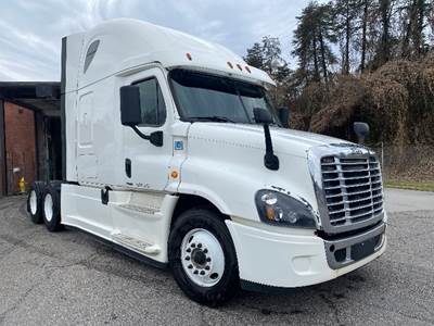 Freightliner Cascadia 125 Sleeper Semi Truck - 72" Integral Sleeper, 455HP, 12 Speed Automatic