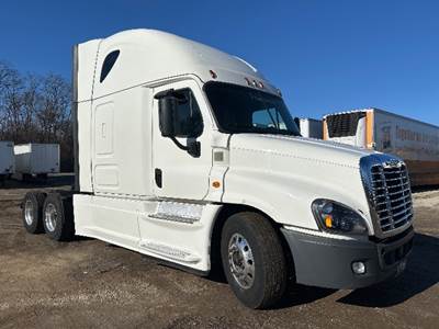 Freightliner Cascadia 125 Sleeper Semi Truck - 72" Integral Sleeper, 455HP, 13 Speed Automatic