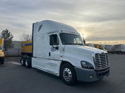 Freightliner Cascadia 125 Sleeper Semi Truck - 72" Integral Sleeper, 455HP, 13 Speed Automatic