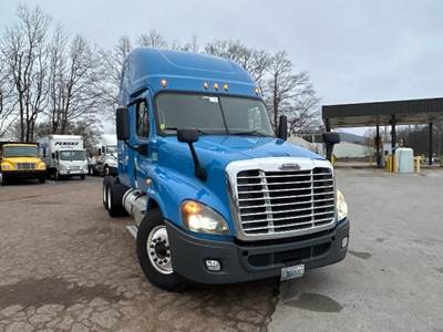 Freightliner Cascadia 125 Sleeper Semi Truck - 72" Integral Sleeper, 455HP, 12 Speed Automatic