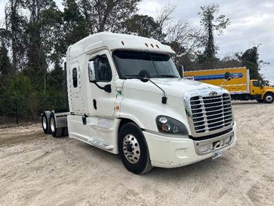 Freightliner Cascadia 125 Sleeper Semi Truck - 60" Integral Sleeper, 455HP, 10 Speed Manual