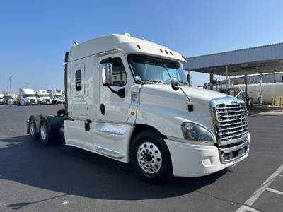 Freightliner Cascadia 125 Sleeper Semi Truck - 60" Integral Sleeper, 455HP, 10 Speed Manual
