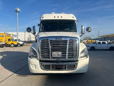 Freightliner Cascadia 125 Sleeper Semi Truck - 60" Integral Sleeper, 455HP, 10 Speed Manual