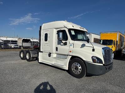 Freightliner Cascadia 125 Sleeper Semi Truck - 60" Integral Sleeper, 455HP, 10 Speed Manual