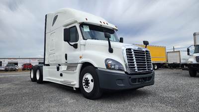 Freightliner Cascadia 125 Sleeper Semi Truck - 72" Integral Sleeper, 455HP, 12 Speed Automatic