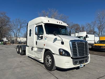 Freightliner Cascadia 125 Sleeper Semi Truck - 60" Integral Sleeper, 455HP, 10 Speed Manual