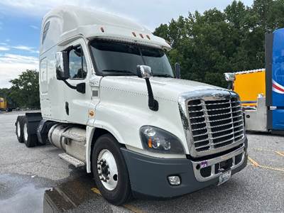 Freightliner Cascadia 125 Sleeper Semi Truck - 72" Integral Sleeper, 455HP, 12 Speed Automatic