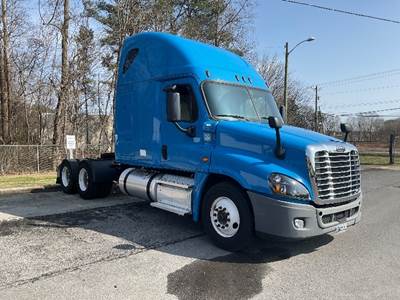 Freightliner Cascadia 125 Sleeper Semi Truck - 72" Integral Sleeper, 455HP, 12 Speed Automatic