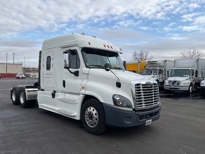 Freightliner Cascadia 125 Sleeper Semi Truck - 60" Integral Sleeper, 455HP, 10 Speed Manual