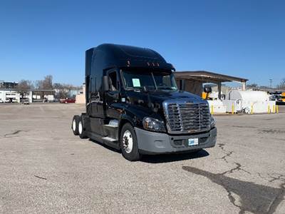 Freightliner Cascadia 125 Sleeper Semi Truck - 72" Integral Sleeper, 455HP, 12 Speed Automatic